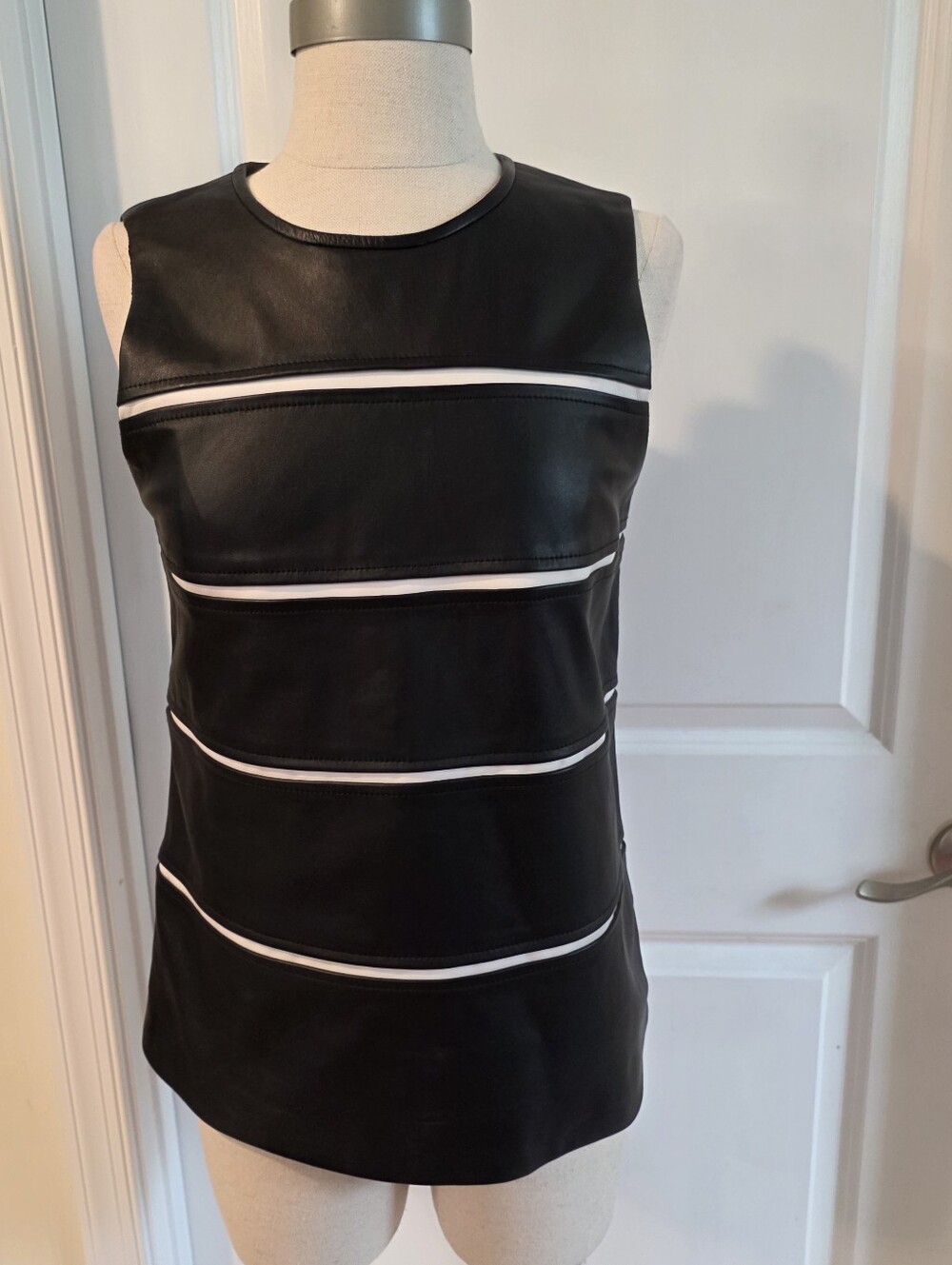 Theory Lamb Leather Size Small